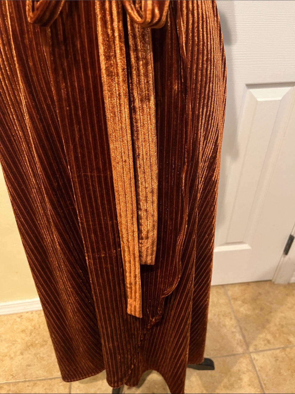 Simplee Women's Copper Velvet Wrap Dress - Picture 4 of 6